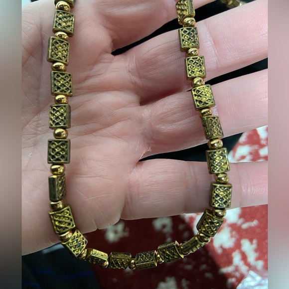 Antique Gold Tone Textured Beaded Necklace with Lobster Clasp. App. 26 inches - Picture 3 of 4